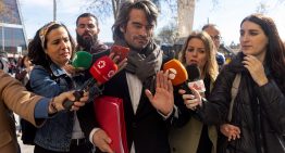 Retiran de una charla al firmante de los protocolos para las residencias de Madrid tras las quejas de una asociación de víctimas