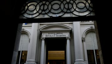 Los bonos argentinos se derrumban y se dispara el índice de riesgo de la deuda