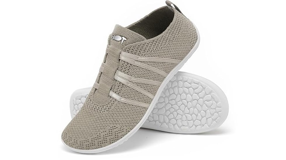Las zapatillas están hechas con un tejido suave y transpirable.