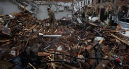 Una calle menos y cuatro muertos más en Kiev: Rusia ataca a Ucrania con cientos de drones y misiles