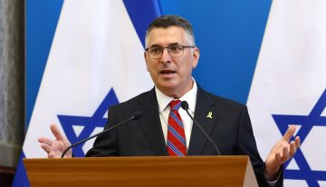 Israel recrimina a Sánchez la “vergüenza” de la cancelación de La Vuelta y le acusa de animar a los manifestantes