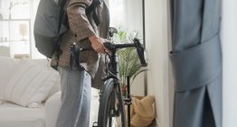 Adiós a tropezarte con la bicicleta en casa: estas son las mejores ideas para guardarla