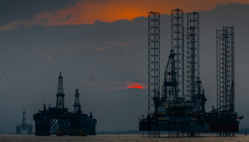 Llevamos décadas hablando del «fin del petróleo»: en 2026 habrá tanto que no tendremos literalmente dónde meterlo