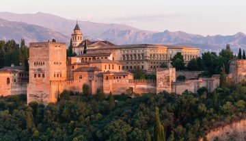 La Alhambra y su entorno son una joya del patrimonio mundial. Ahora le ha surgido una amenaza: paneles solares