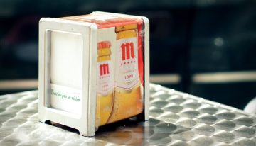 La nueva ley del alcohol limita a los bares poner sillas o sombrillas de cerveza. Y ahora temen pérdidas millonarios