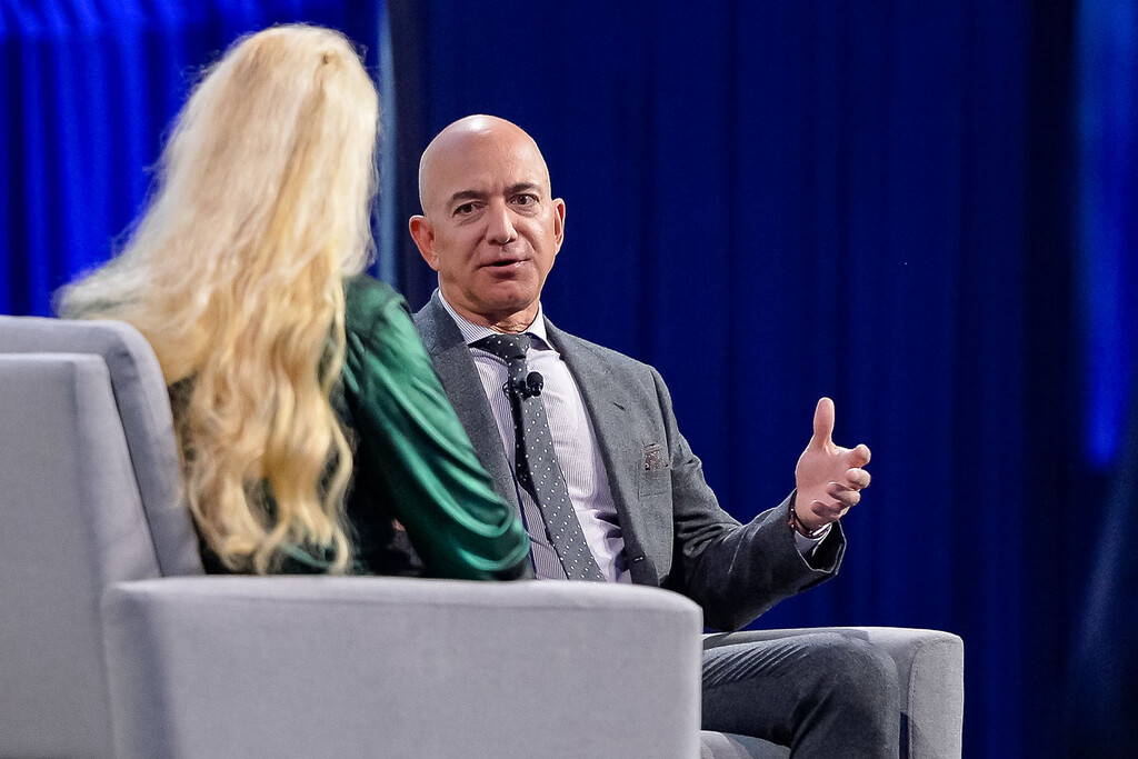 Jeff Bezos tiene la metáfora más vaga del mundo sobre la IA: "alguien inventó el arado y todos nos enriquecimos" 