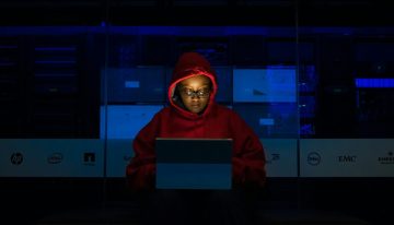 La IA que usamos se construye sobre algo más que algoritmos: el trauma de miles de trabajadores mal pagados en países en desarrollo