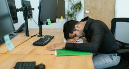 Se supone que la IA nos iba a liberar del trabajo. De momento los ingenieros que la desarrollan trabajan 100 horas a la semana