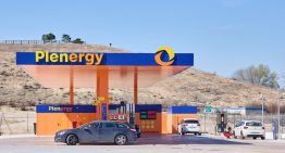 «No vale para nada. Lo ponemos porque la gente cree que es bueno»: el debate sobre los aditivos de la gasolina vuelve con fuerza