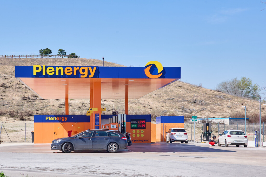 "No vale para nada. Lo ponemos porque la gente cree que es bueno": el debate sobre los aditivos de la gasolina vuelve con fuerza