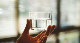 Cada vez bebemos menos alcohol, así que alguien ya ha visto el nuevo negocio: aguas «premium» Cada vez bebemos menos alcohol, así que alguien ya ha visto el nuevo negocio: aguas «premium»