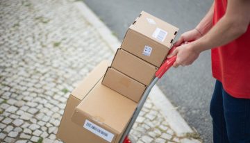 El repartidor dice que no había nadie en casa, pero en realidad ni siquiera pasó por tu calle: es el síntoma de un sector saturado