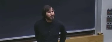 Steve Jobs fue invitado al MIT para inspirar a estudiantes. Lo que hizo fue criticar a los consultores delante de cientos de ellos 