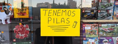 Pilas, radio, power bank: las seis tecnologías básicas que recomendamos para tu propio "kit de supervivencia" ante un apagón