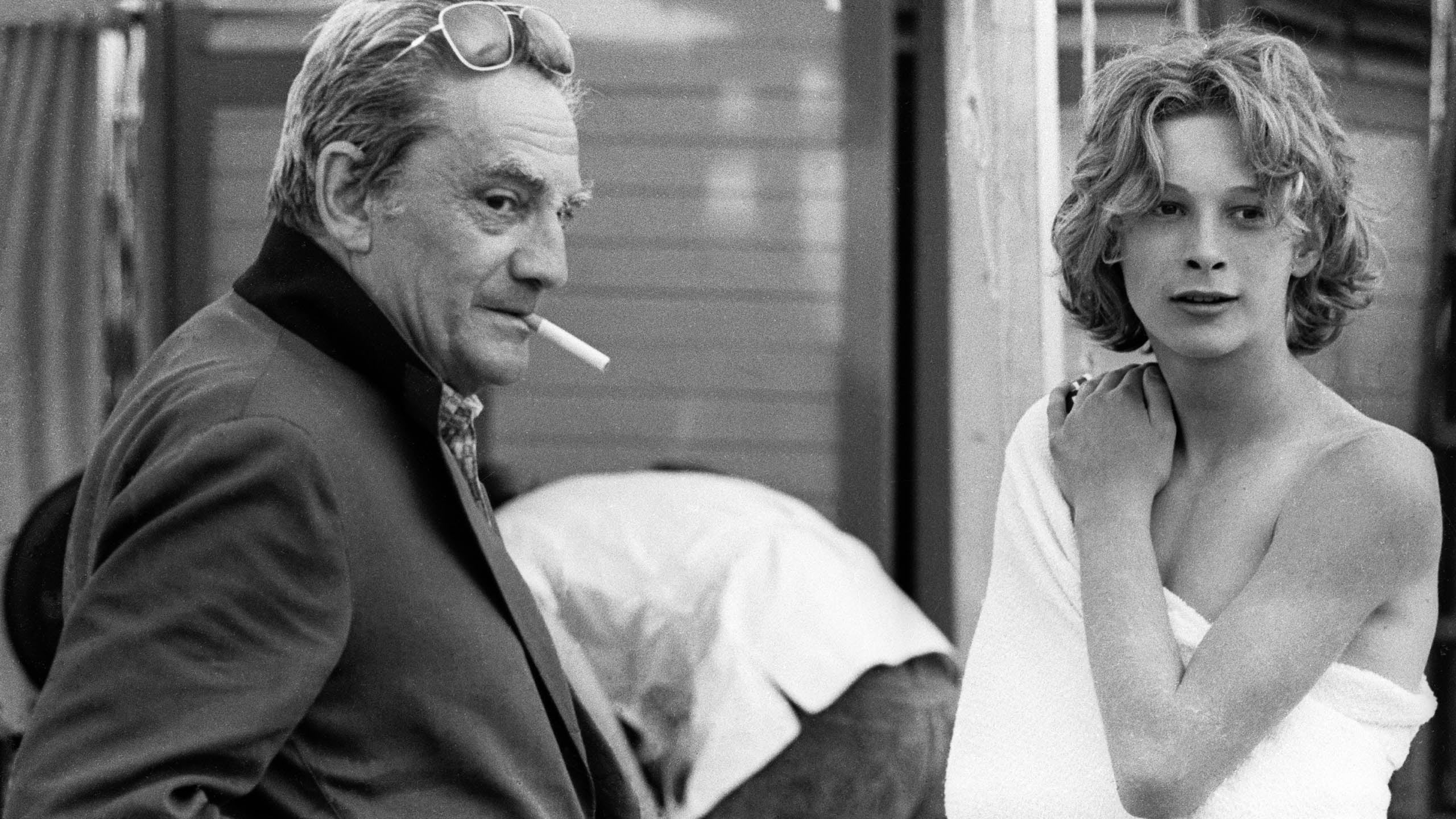 Imagen del documental 'El chico más bello del mundo' del rodaje de 'Muerte en Venecia' con Luchino Visconti y Björn Andrésen.