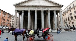 Un turista muere al caer del muro perimetral del Panteón de Roma Un turista muere al caer del muro perimetral del Panteón de Roma