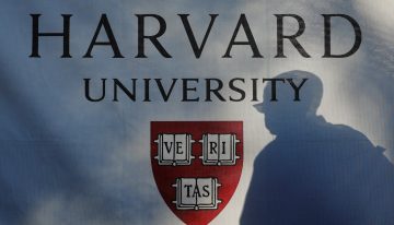 La llegada de estudiantes extranjeros a Estados Unidos cae un 20% en agosto por las trabas a los visados y el escrutinio de los candidatos