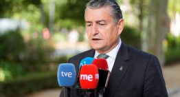 Moreno confirma a Antonio Sanz como consejero de Sanidad tras la crisis de los cribados de mama