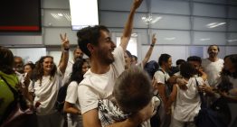 El primer grupo de españoles detenidos por Israel regresa a España: “Nos han golpeado y atado de pies y manos”