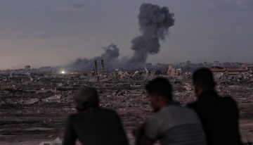 Última hora del conflicto en Oriente Próximo, en directo | Israel bombardea el sur de Gaza horas después de que el Gobierno aprobara el alto el fuego