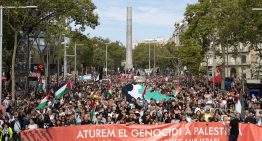Última hora de las manifestaciones en apoyo al pueblo palestino y la flotilla de Gaza, en directo | Miles de personas salen a la calle en Barcelona en la primera de las protestas propalestinas convocadas el fin de semana