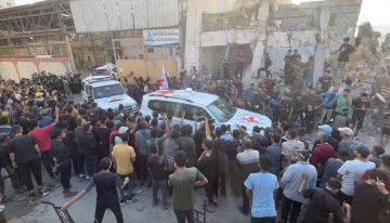 Última hora del conflicto en Oriente Próximo, en directo | La Cruz Roja entrega al ejército israelí a los primeros siete rehenes liberados