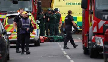 Un hombre atropella y apuñala a cuatro personas en una sinagoga de Mánchester durante la celebración del Yom Kipur