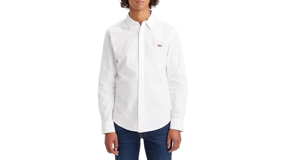 Camisa blanca, de Levi's.