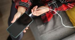 Si tienes un cargador de móvil con cable de 2 metros, tienes un tesoro: estas son las mejores opciones