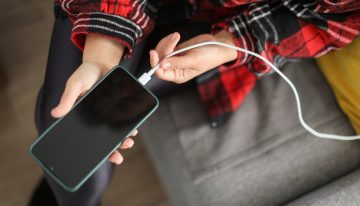 Si tienes un cargador de móvil con cable de 2 metros, tienes un tesoro: estas son las mejores opciones