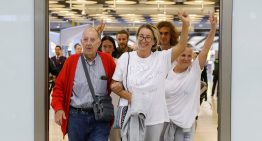 Llegan a Madrid los últimos cinco españoles de la flotilla retenidos en Israel, entre ellos, Reyes Rigo