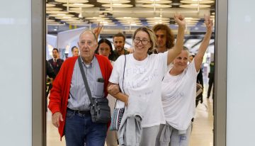 Llegan a Madrid los últimos cinco españoles de la flotilla retenidos en Israel, entre ellos, Reyes Rigo