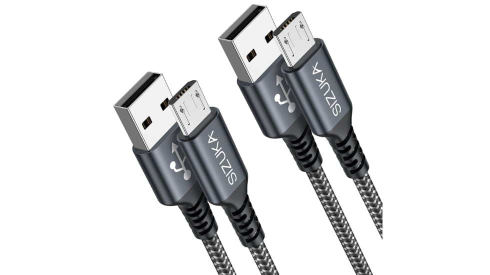 Vista los cables Micro-USB para cargar el móvil.