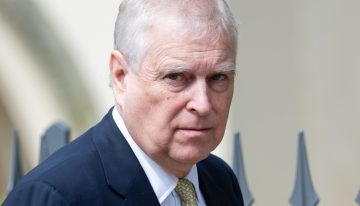 El rey Carlos de Inglaterra quita a su hermano Andrés el título de príncipe