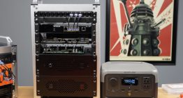 Para algunas personas hay algo mucho mejor que tener un PC en casa: tener un rack de servidores