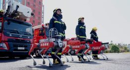 En China están desplegando bomberos de metal. Quizá sean más útiles que los robocamareros