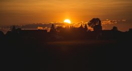 La loca historia de la gallega que registró el Sol ante notario, vendió parcelas online y luego llevó a eBay a los tribunales