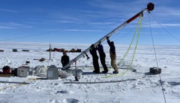 Unos investigadores hallan un pedazo de hielo de hace seis millones de años. Lo realmente valioso es el aire atrapado en su interior