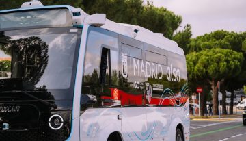 Madrid acaba de activar en Mercamadrid un laboratorio urbano de IA: ha puesto en marcha un moderno minibús autónomo
