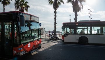 Barcelona está harta de que los coches no respeten el carril bus. Así que está instalando cámaras IA en sus autobuses