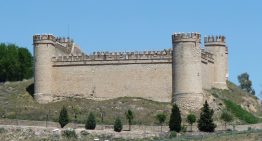España lleva años preguntándose qué diablos hacer con el «castillo de los tricornios». El turismo ha salido en su ayuda