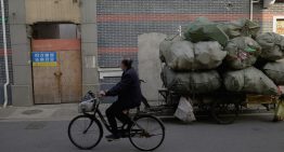 China necesita basura para quemar y la necesita con tal intensidad que la gente la está desenterrándola para vendérsela a las incineradoras