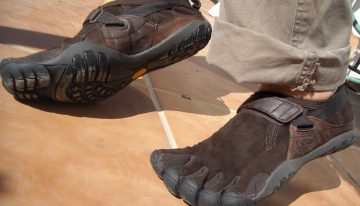 Una conflictiva estética está conquistando los pies de miles de españoles: los el calzado «barefoot»