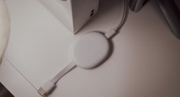 Tenía un disco duro de 1TB cogiendo polvo en un cajón. Con una carcasa barata lo he resucitado para mi Chromecast