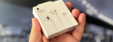 Por qué me he comprado unos EarPods con cable en pleno 2025. Incluso teniendo unos AirPods Pro 2
