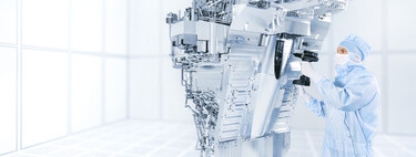 En su carrera por lograr fabricar chips avanzados, China ha intentado copiar a ASML. Le está saliendo mal 