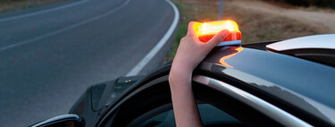 Sí, las balizas V16 transmiten tu posición en caso de accidente. No, la DGT no puede "espiarte" con ellas