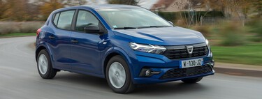 En un año de ayudas al coche eléctrico, la realidad es otra para España: triunfa el Dacia Sandero y el coche híbrido 