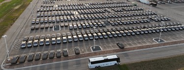 Un hombre compró una Tesla Cybertruck. La devolvió el mismo día al darse cuenta de que llevaba cuatro meses muerta de asco en un descampado