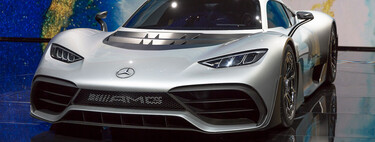 Cuando Mercedes fabricó un "F1" de calle a tres millones de euros cada uno, se olvidó de algo importante: que no se incendiaran